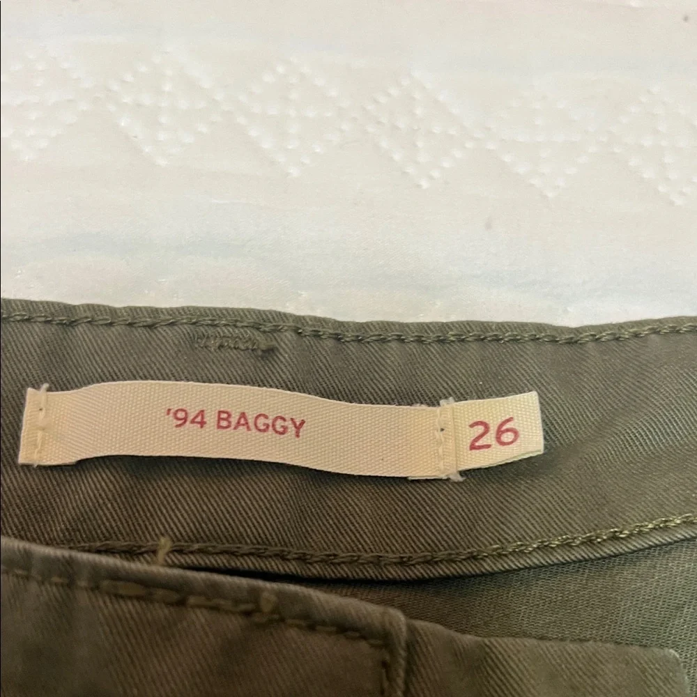 Levi's Women's Olive Straight Cargo Pants - Picture 7 of 11